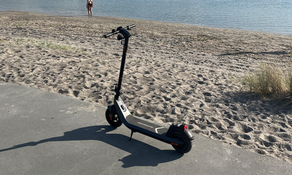Experience Urban Mobility with the NIU KQi2 Pro Electric Scooter