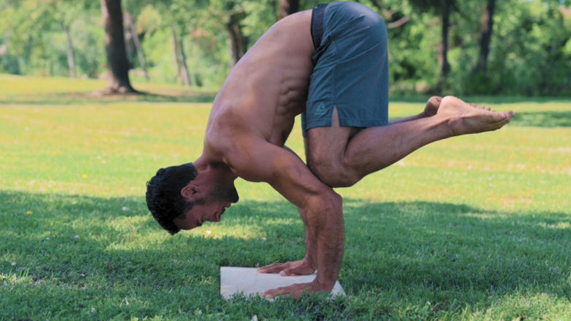 Frog Stand: Mastering first progression toward handstand